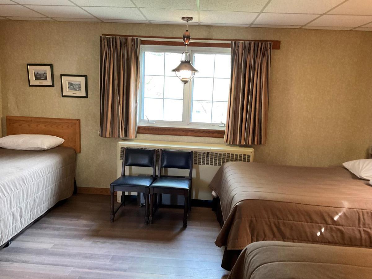 Motel & Hotel La Paysanne Sherbrooke Buitenkant foto