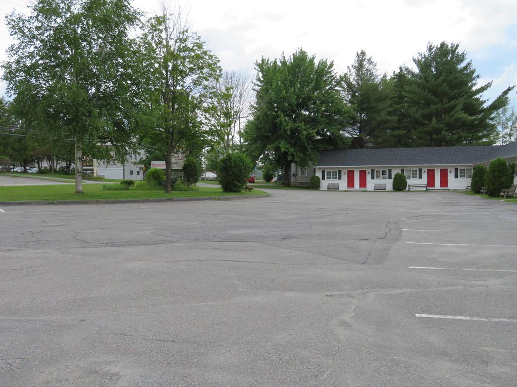 Motel & Hotel La Paysanne Sherbrooke Buitenkant foto
