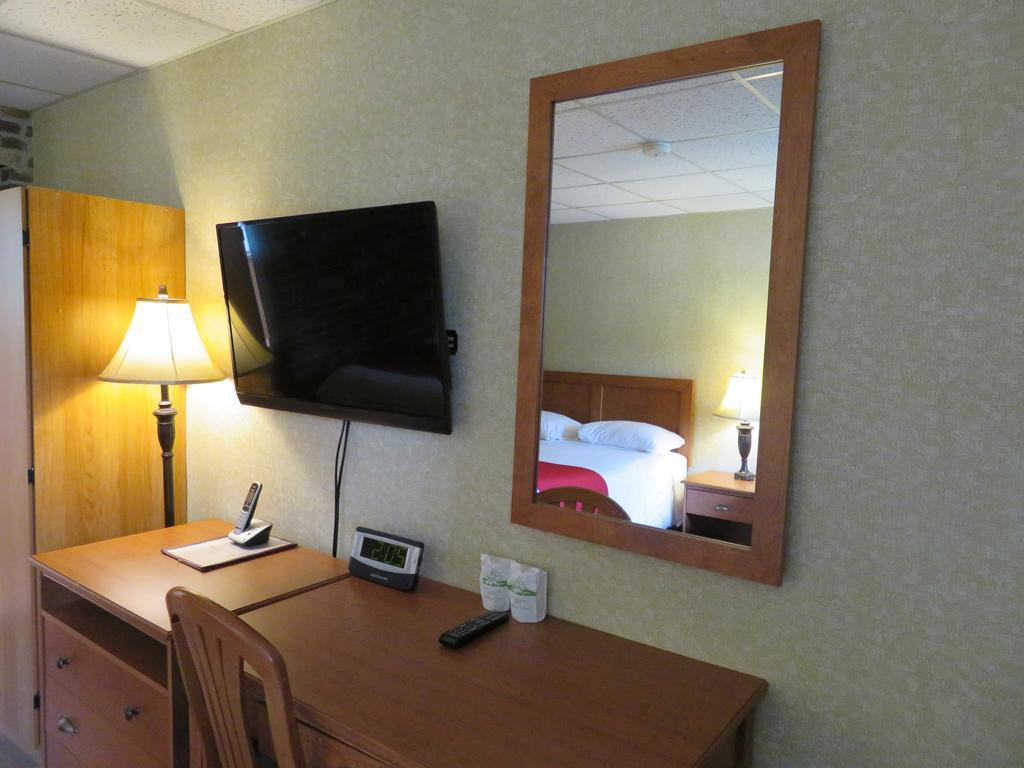 Motel & Hotel La Paysanne Sherbrooke Buitenkant foto