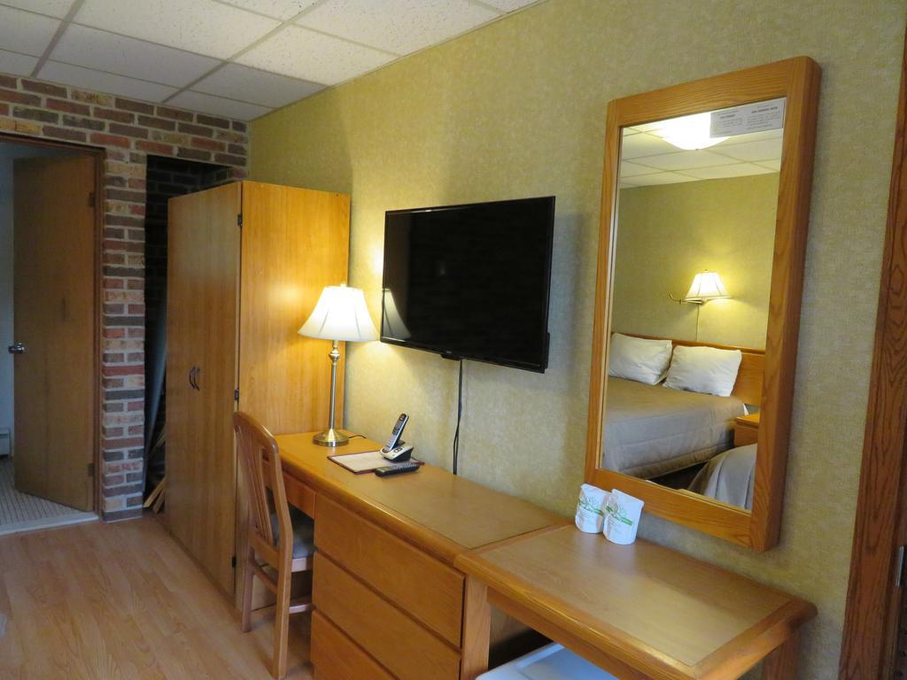 Motel & Hotel La Paysanne Sherbrooke Buitenkant foto