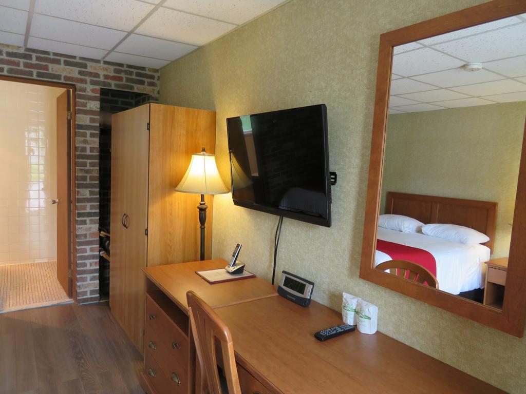 Motel & Hotel La Paysanne Sherbrooke Buitenkant foto
